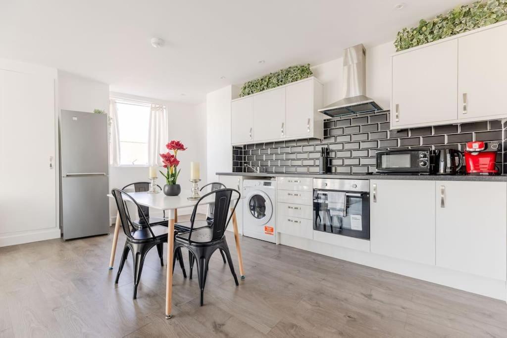 Vertigo Boutique Sleeps 4 London 킹스턴어폰템스 외부 사진
