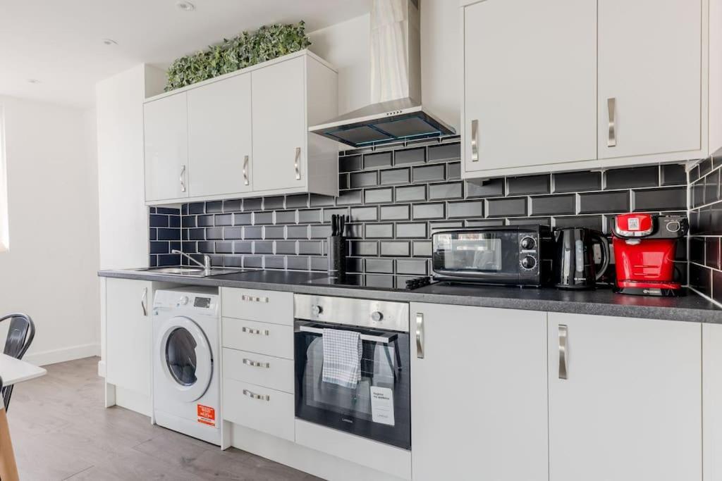 Vertigo Boutique Sleeps 4 London 킹스턴어폰템스 외부 사진